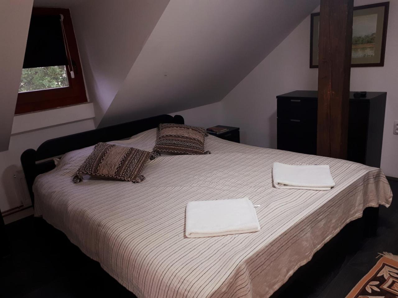 Salas Tatic Hotel Turija Buitenkant foto